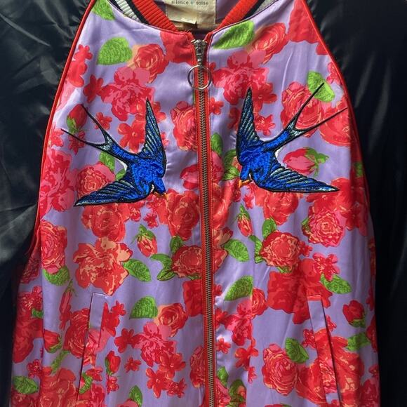 Silence & noise floral print with the varsity sleeve size small - Picture 2 of 6